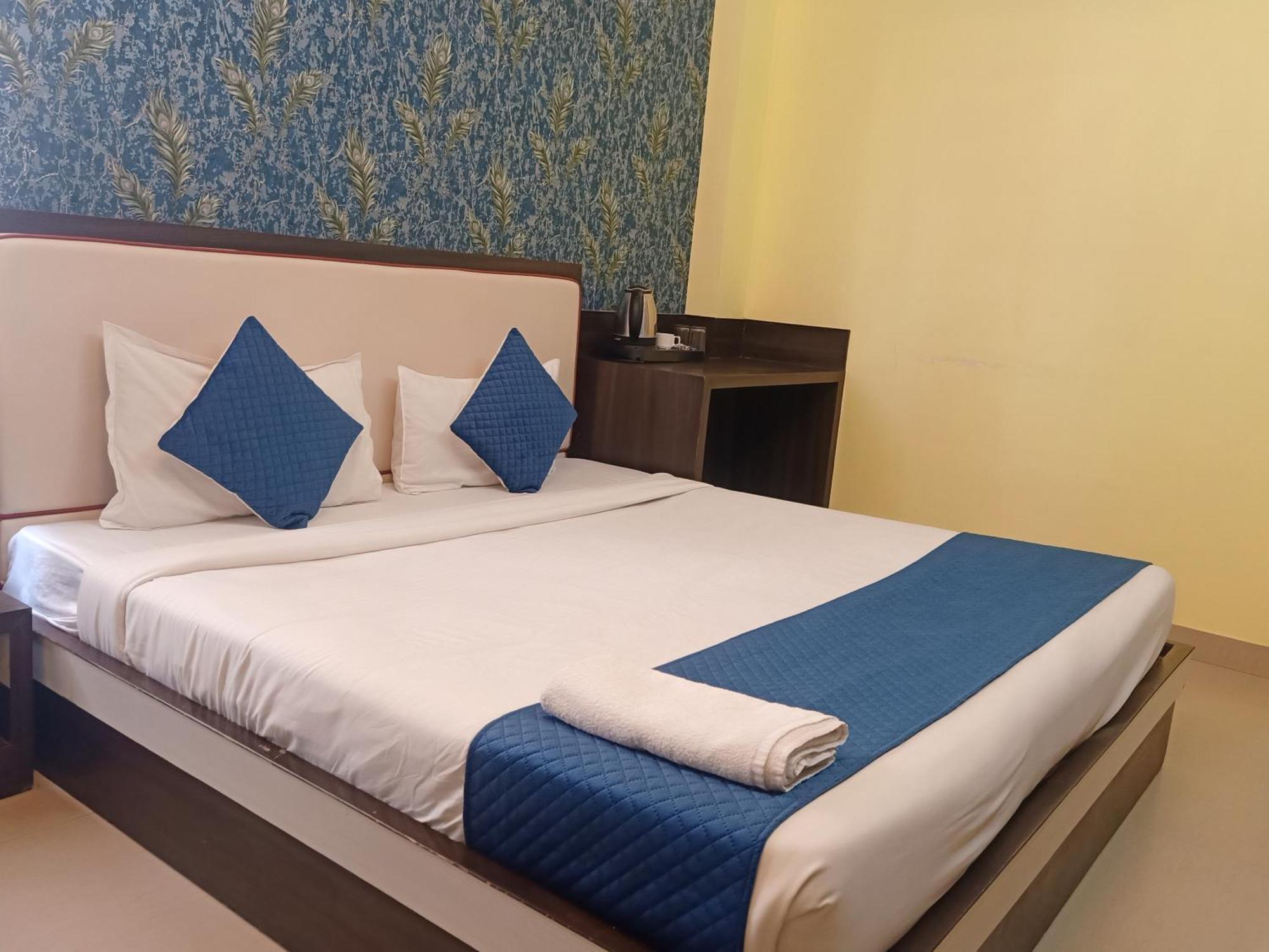 Hotel Janki International 3 Km From Kashi Vishwanath Temple Free Pickup From Railway Station バラナシ エクステリア 写真