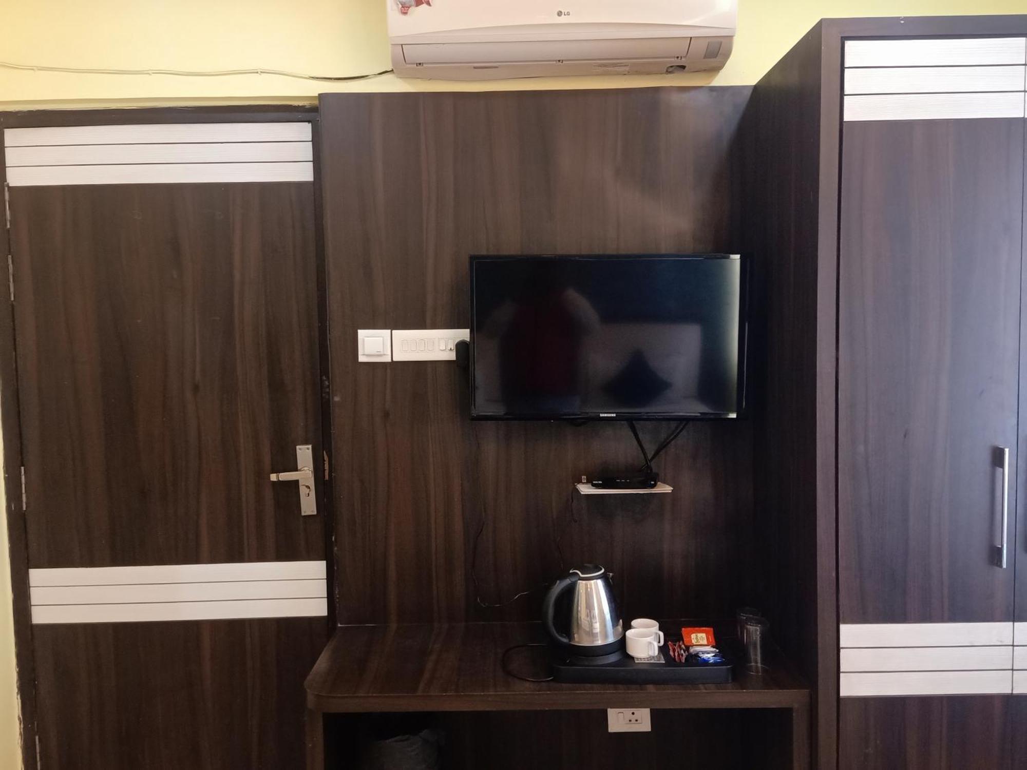 Hotel Janki International 3 Km From Kashi Vishwanath Temple Free Pickup From Railway Station バラナシ エクステリア 写真